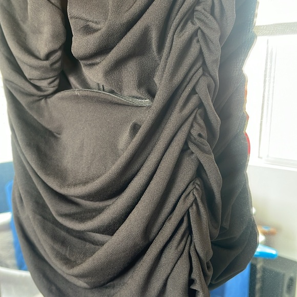 Selling a never worn super cute ruched strapless top - Picture 4 of 5